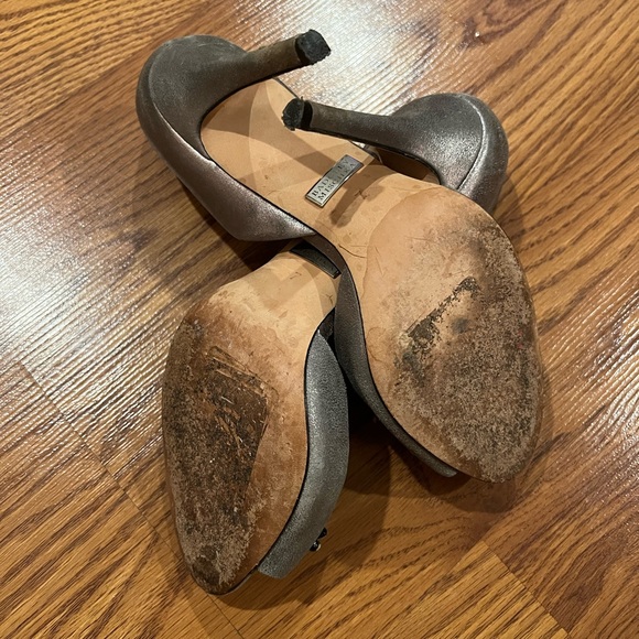 Badgley Mischka silver/ gray heels in size 7 - Picture 8 of 9